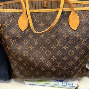 Louis Vuitton Neverfull tote bag